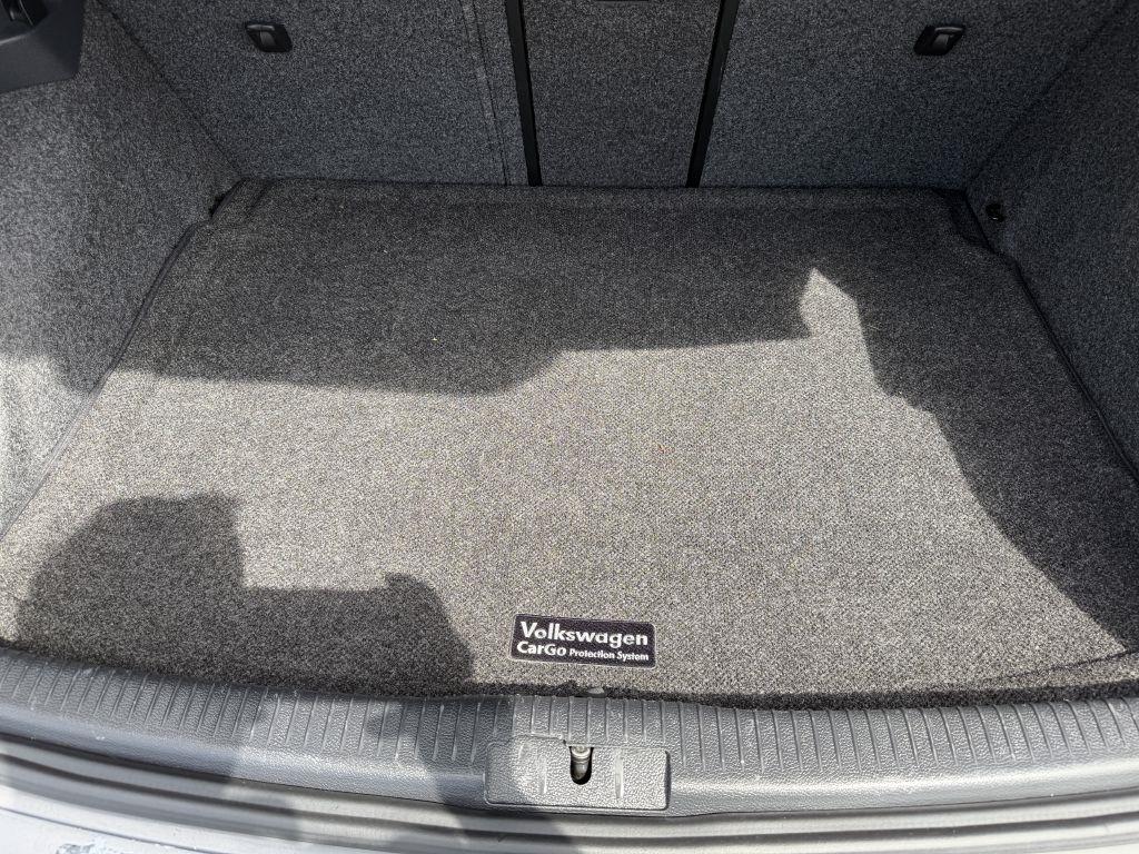 Volkswagen Golf 2.5L 4-Door 2012