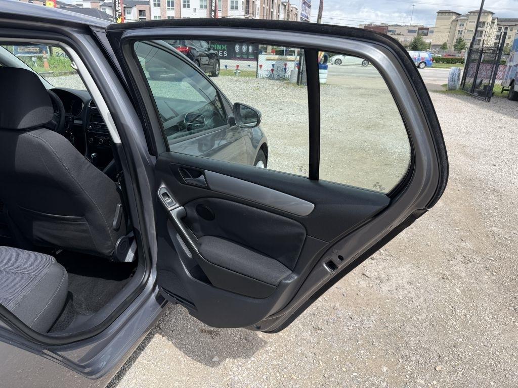 Volkswagen Golf 2.5L 4-Door 2012