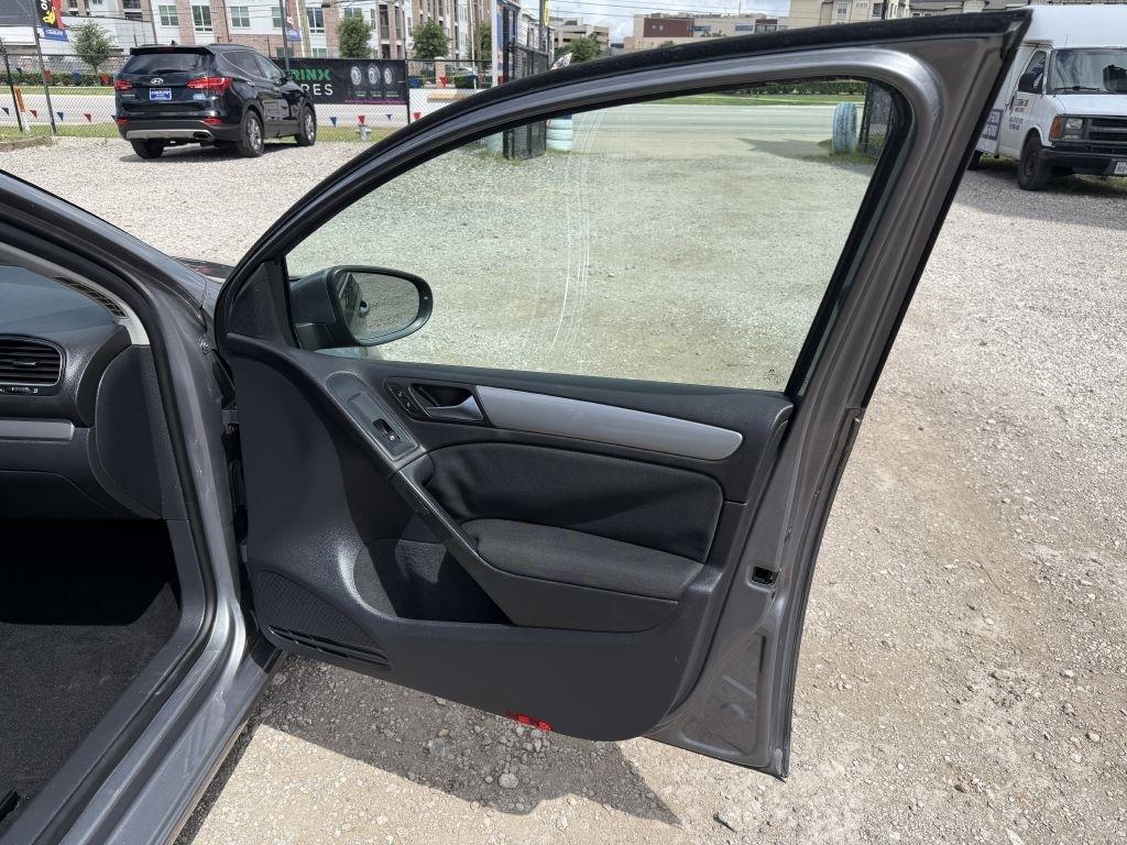 Volkswagen Golf 2.5L 4-Door 2012