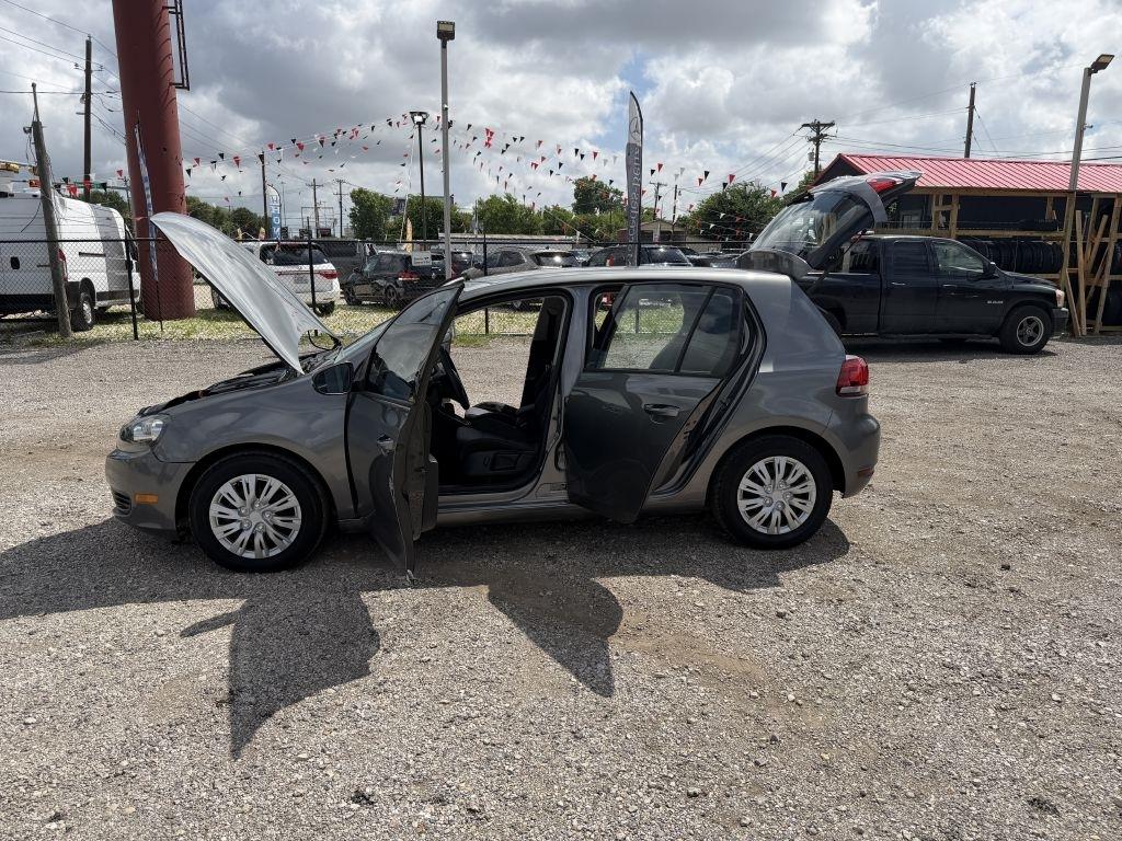 Volkswagen Golf 2.5L 4-Door 2012