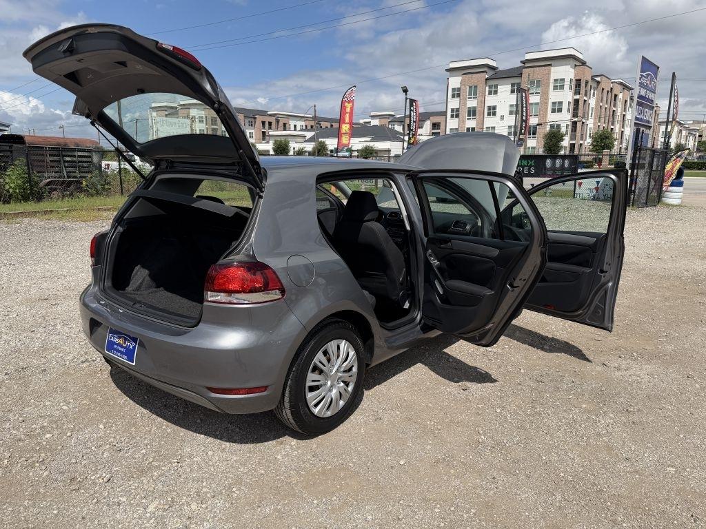Volkswagen Golf 2.5L 4-Door 2012