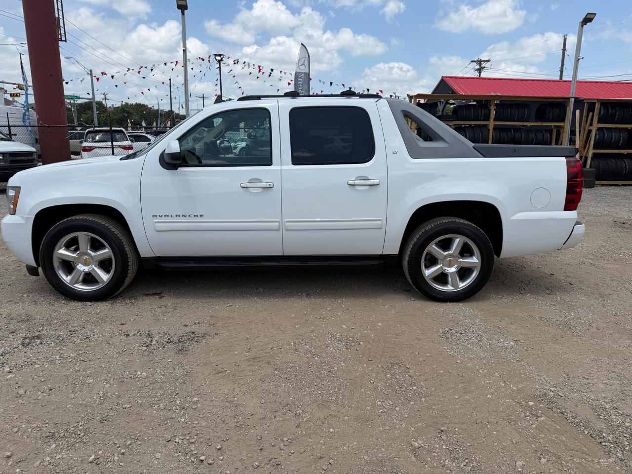 Chevrolet Avalanche LT 2WD 2010