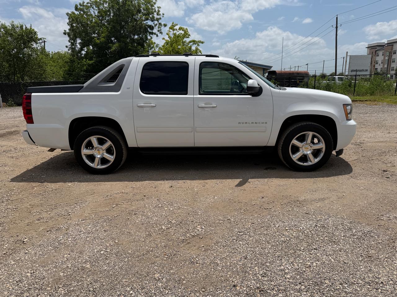 Chevrolet Avalanche LT 2WD 2010