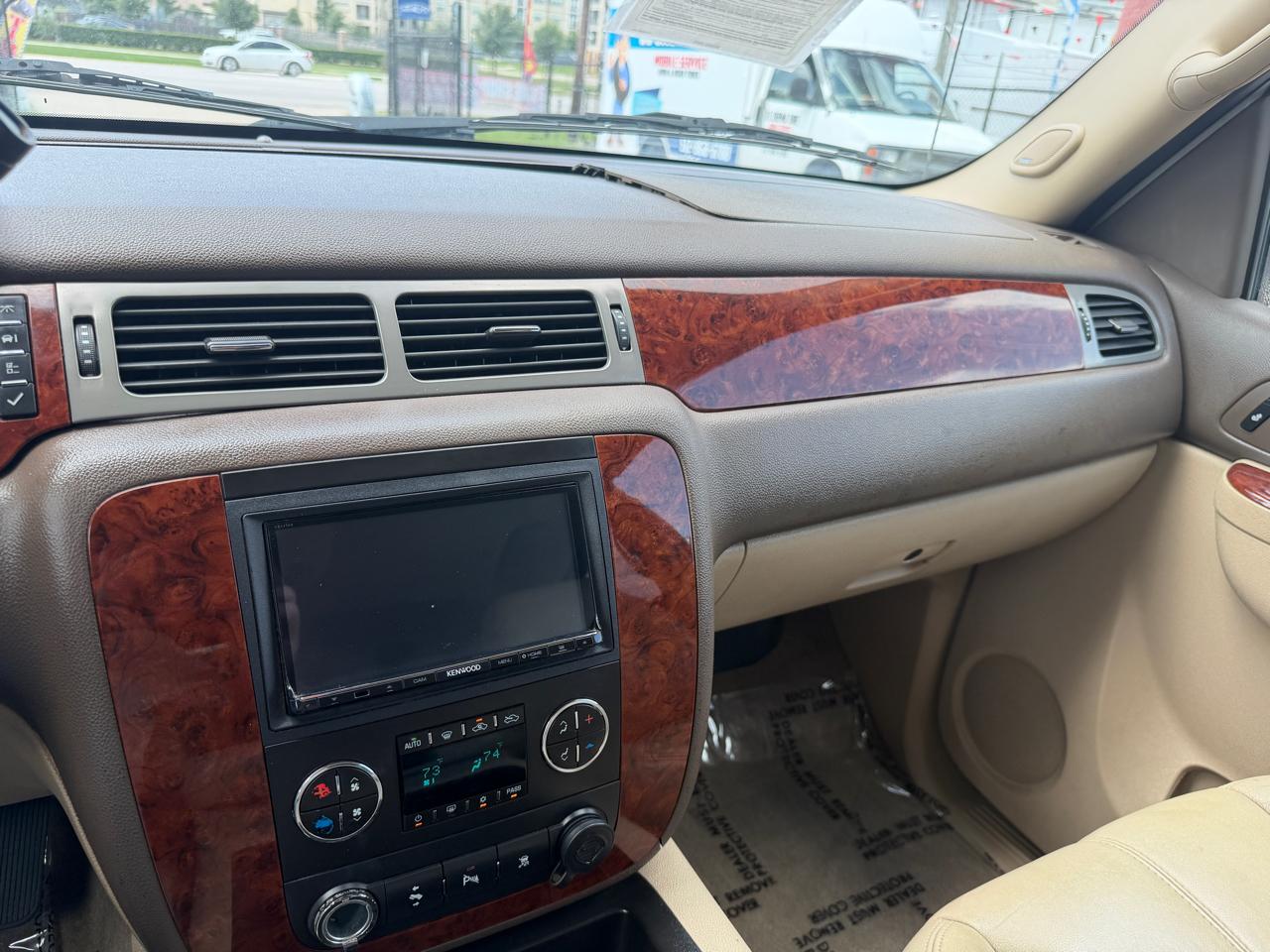 Chevrolet Avalanche LT 2WD 2010