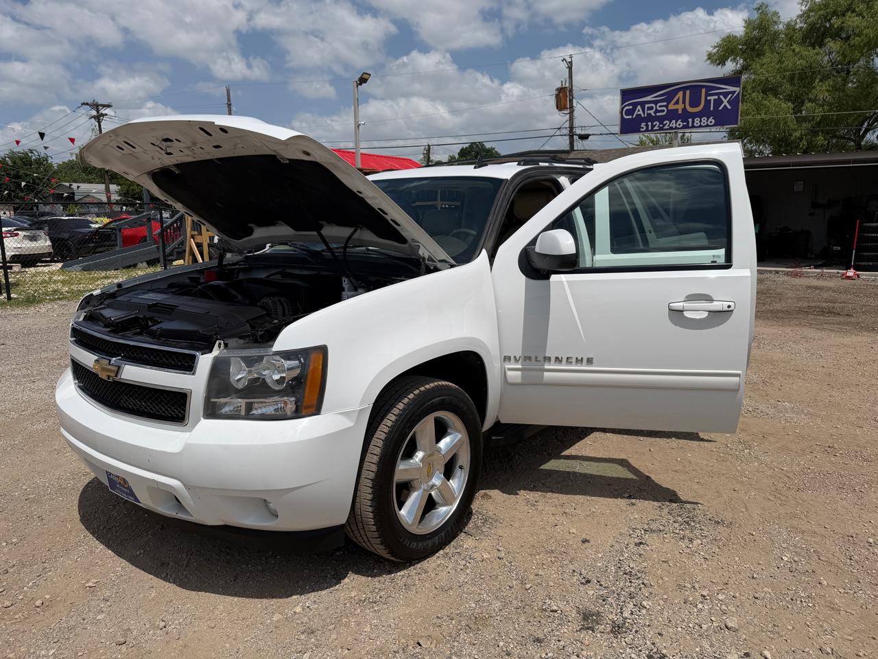 Chevrolet Avalanche LT 2WD 2010