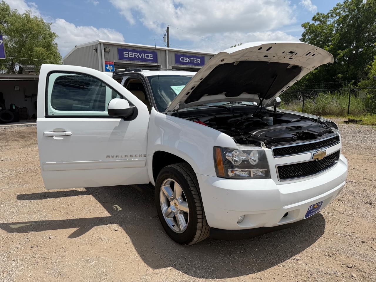 Chevrolet Avalanche LT 2WD 2010