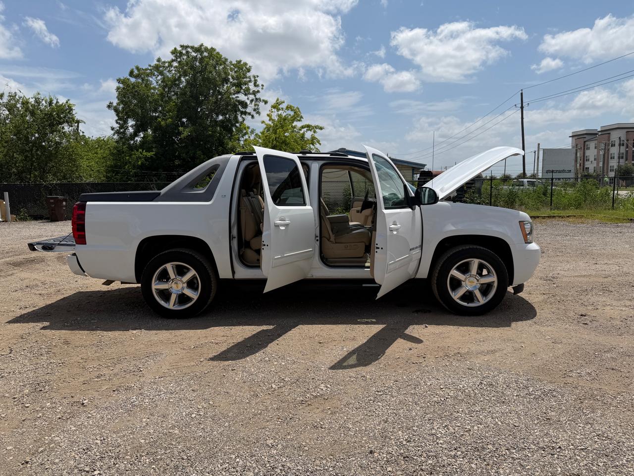 Chevrolet Avalanche LT 2WD 2010