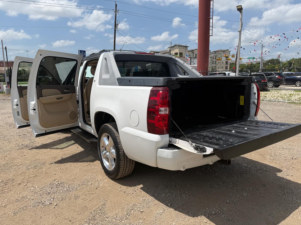 Chevrolet Avalanche LT 2WD 2010