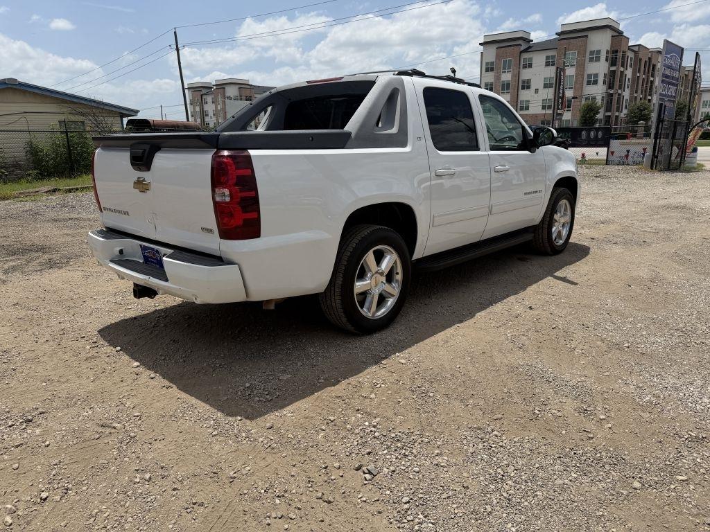 Chevrolet Avalanche LT 2WD 2010