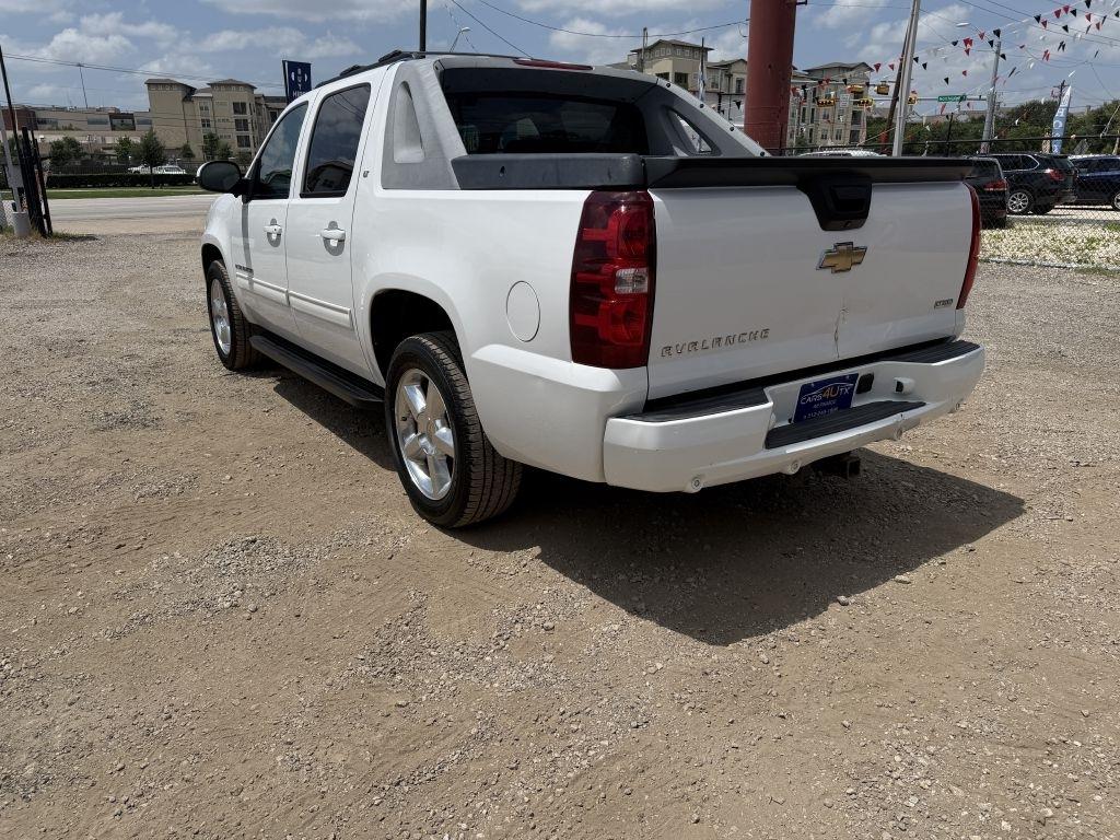 Chevrolet Avalanche LT 2WD 2010