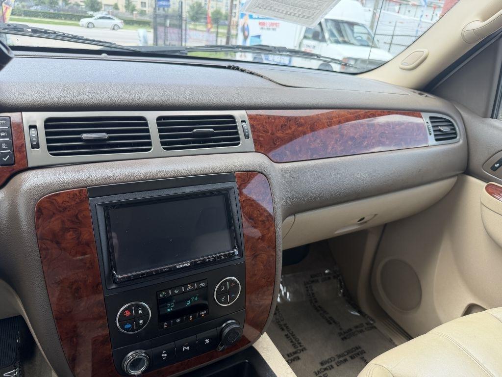 Chevrolet Avalanche LT 2WD 2010