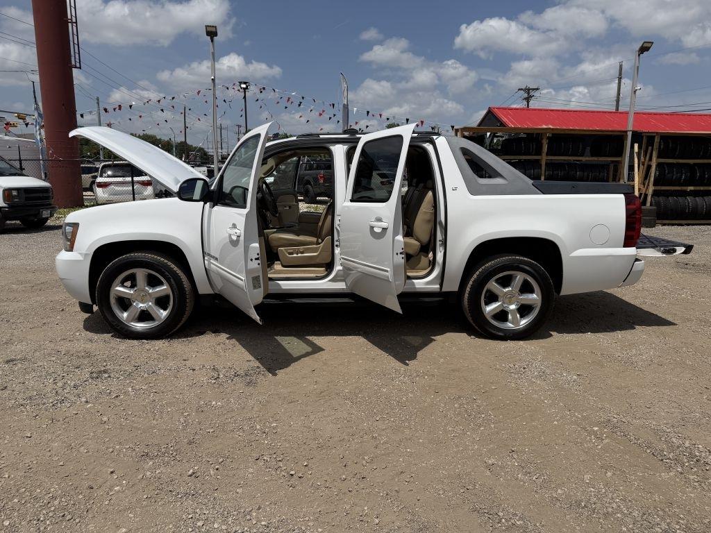 Chevrolet Avalanche LT 2WD 2010