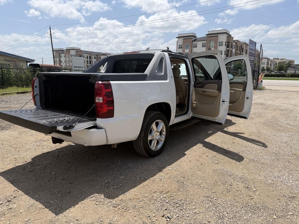 Chevrolet Avalanche LT 2WD 2010