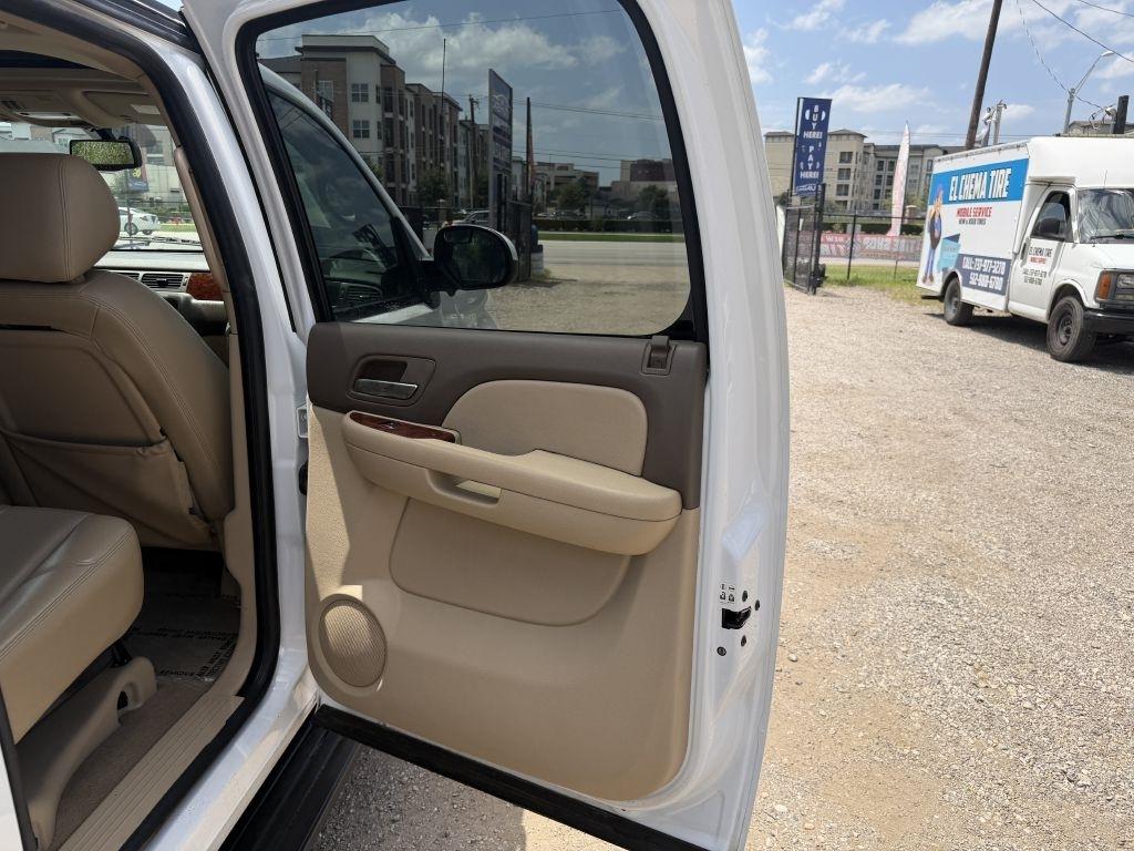 Chevrolet Avalanche LT 2WD 2010