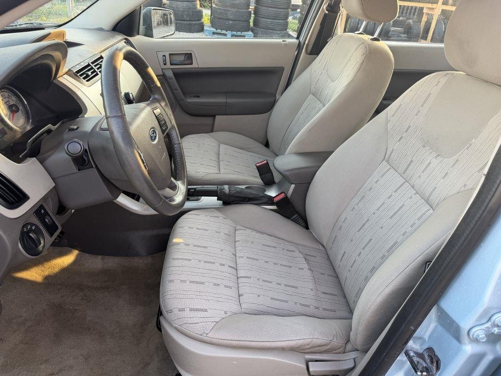 Ford Focus SE Sedan 2008