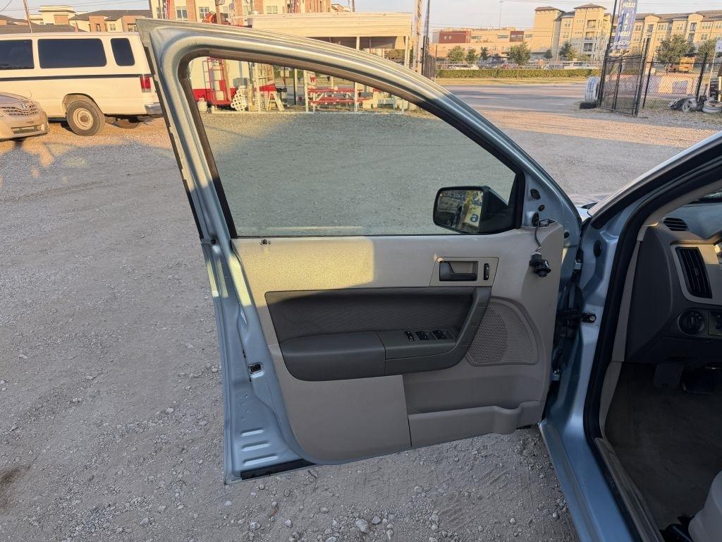 Ford Focus SE Sedan 2008