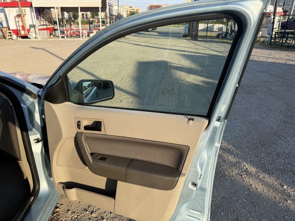 Ford Focus SE Sedan 2008