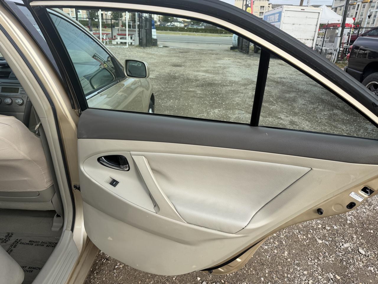 Toyota Camry 4dr Sdn XLE Auto 2010