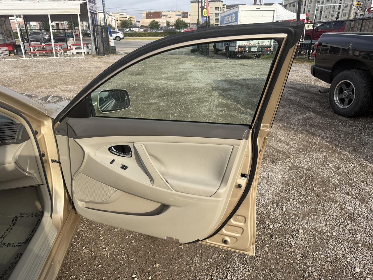 Toyota Camry 4dr Sdn XLE Auto 2010
