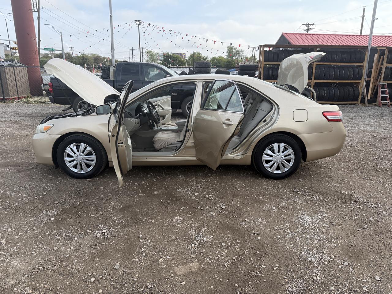 Toyota Camry 4dr Sdn XLE Auto 2010