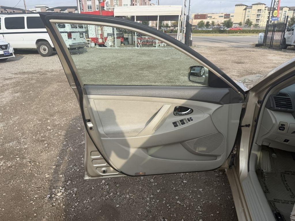 Toyota Camry 4dr Sdn XLE Auto 2010