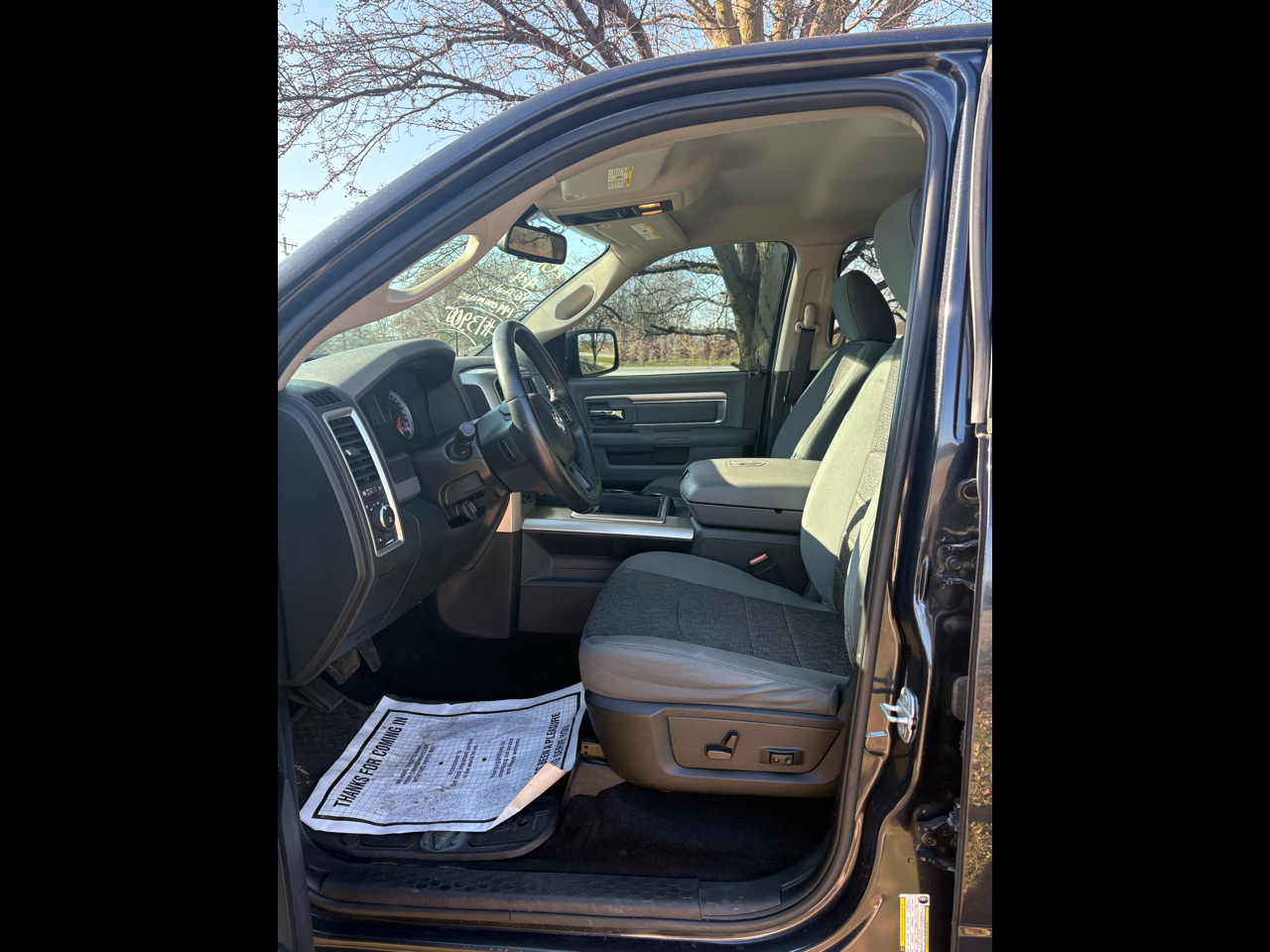 2015 RAM 1500 4WD Crew Cab 140.5" Big Horn