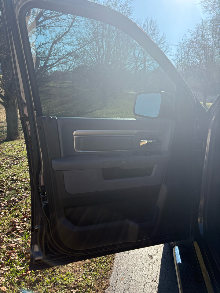 RAM 1500 4WD Crew Cab 140.5" Big Horn 2015