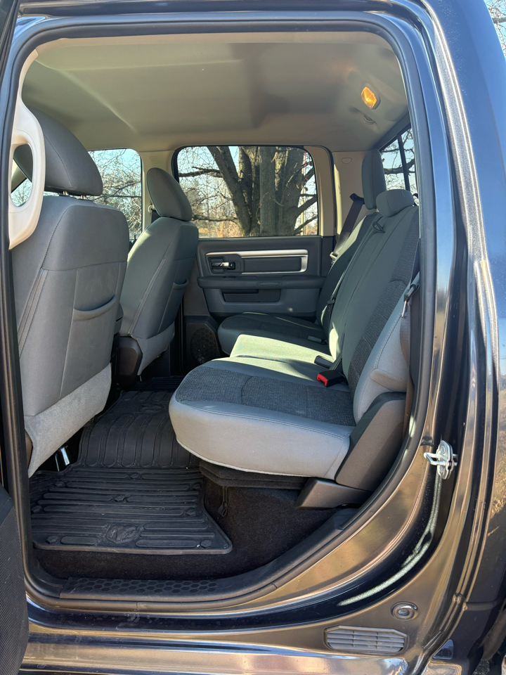 RAM 1500 4WD Crew Cab 140.5" Big Horn 2015