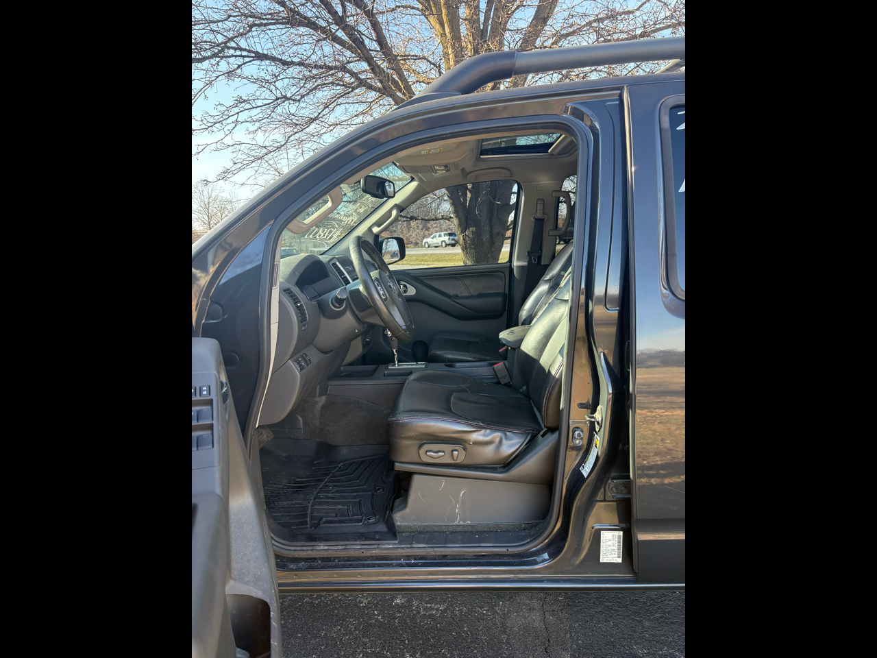 Nissan Frontier 4WD Crew Cab SWB Auto PRO-4X 2012