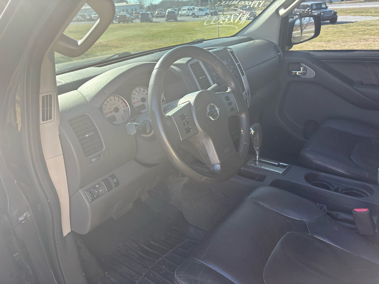 Nissan Frontier 4WD Crew Cab SWB Auto PRO-4X 2012