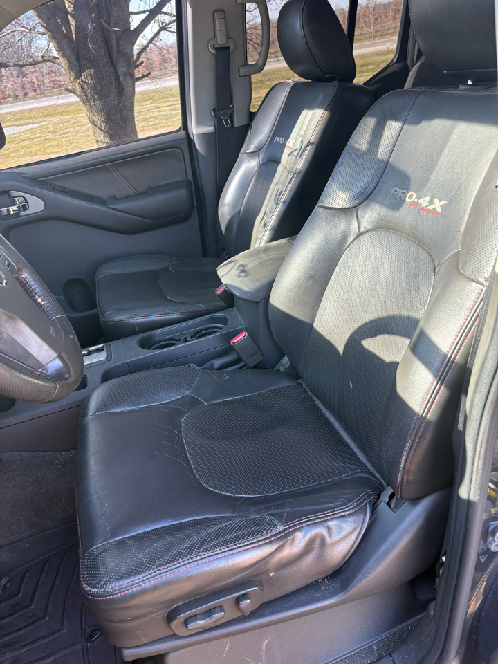 Nissan Frontier 4WD Crew Cab SWB Auto PRO-4X 2012