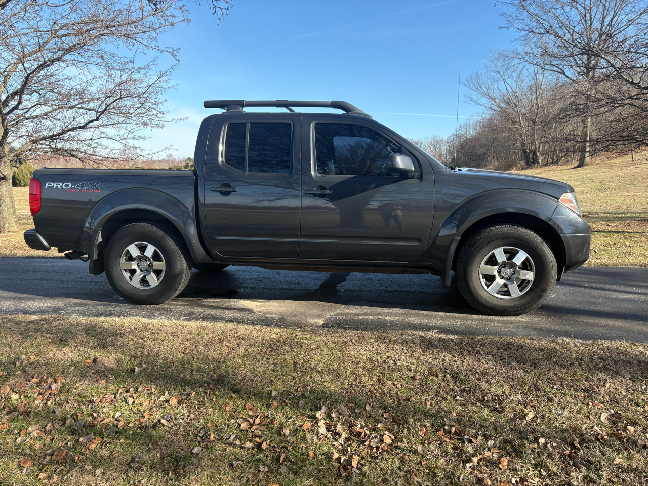 Nissan Frontier 4WD Crew Cab SWB Auto PRO-4X 2012