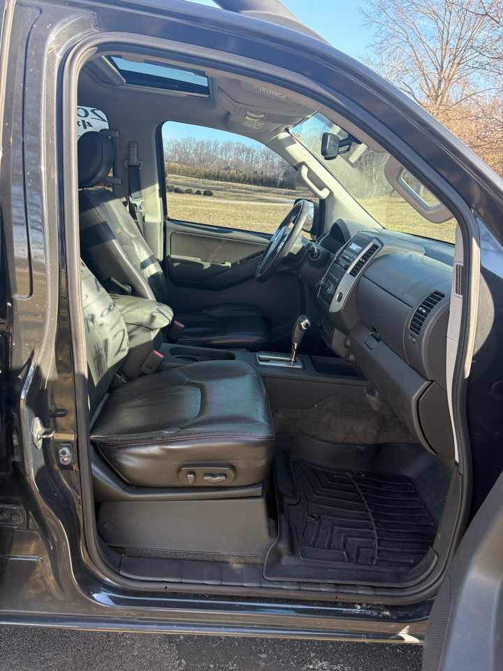 Nissan Frontier 4WD Crew Cab SWB Auto PRO-4X 2012