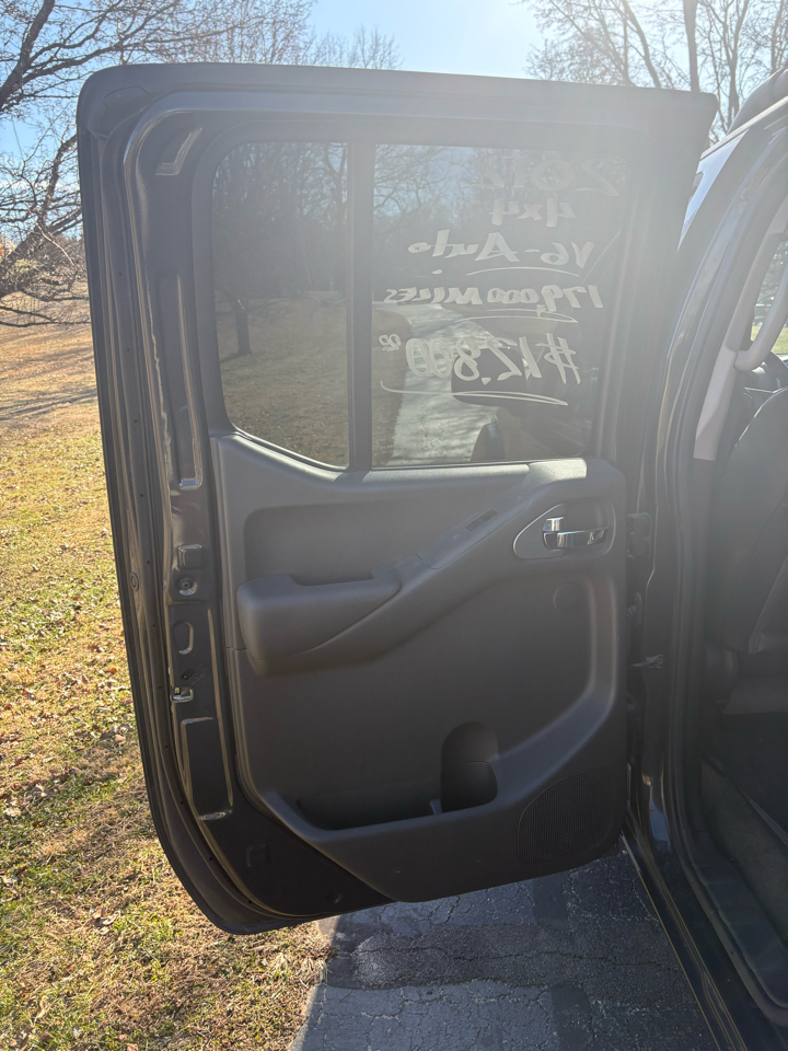 Nissan Frontier 4WD Crew Cab SWB Auto PRO-4X 2012