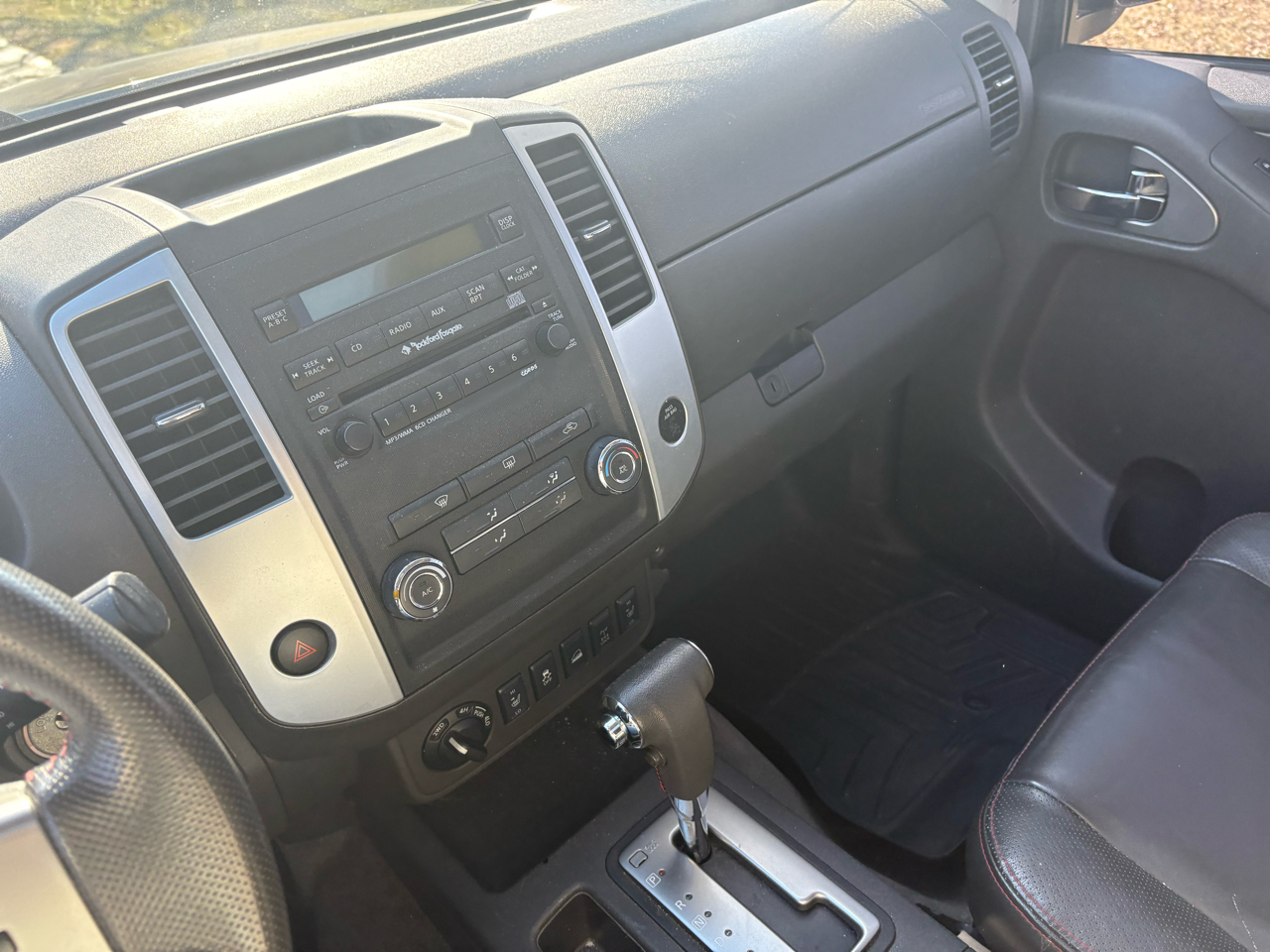 Nissan Frontier 4WD Crew Cab SWB Auto PRO-4X 2012