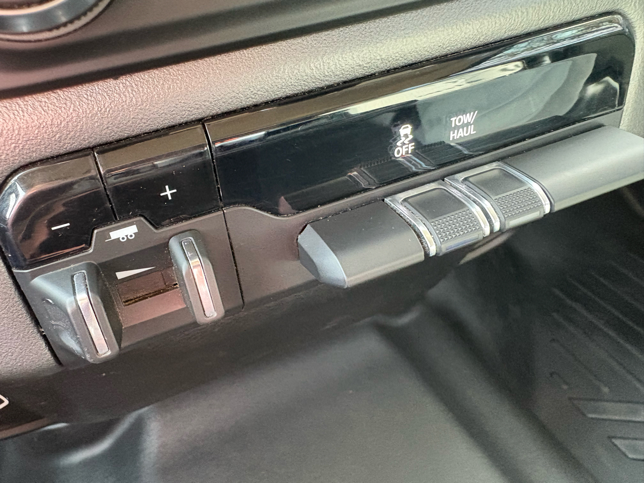 RAM 2500 Big Horn 4x4 Crew Cab 6'4" Box 2019