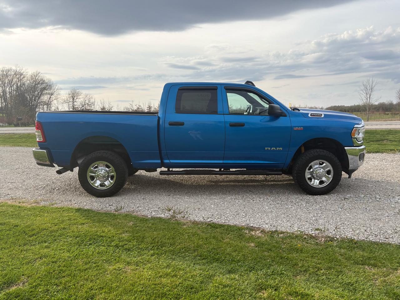 RAM 2500 Tradesman 4x4 Crew Cab 6'4" Box 2022
