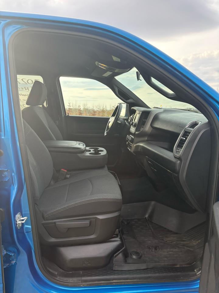 RAM 2500 Tradesman 4x4 Crew Cab 6'4" Box 2022