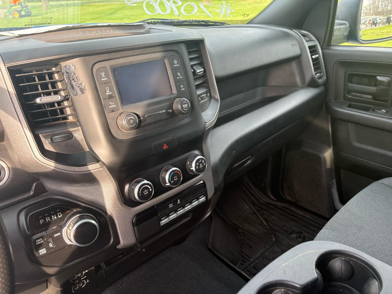 RAM 2500 Tradesman 4x4 Crew Cab 6'4" Box 2022