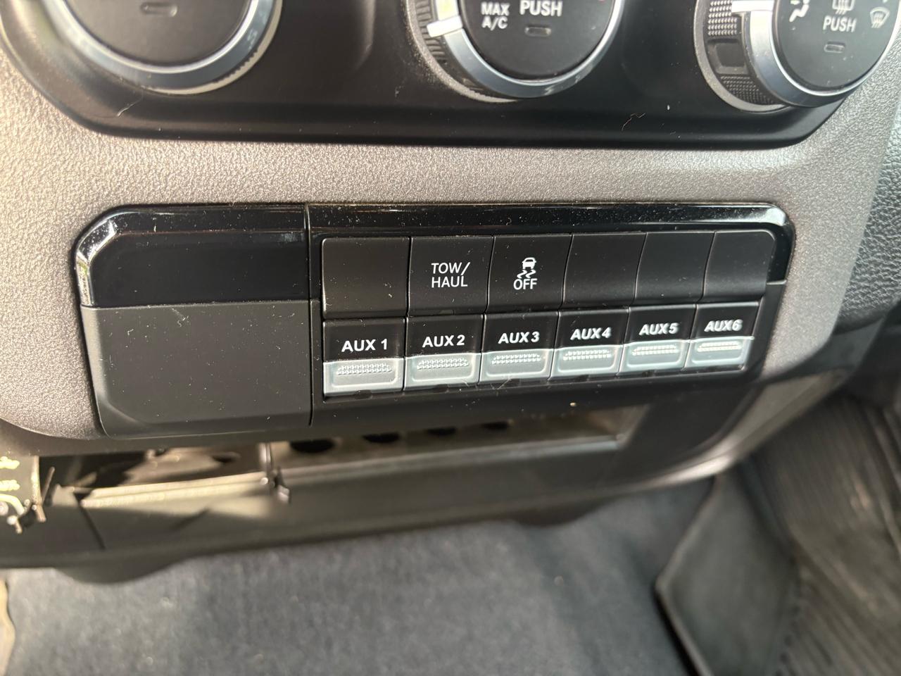 RAM 2500 Tradesman 4x4 Crew Cab 6'4" Box 2022