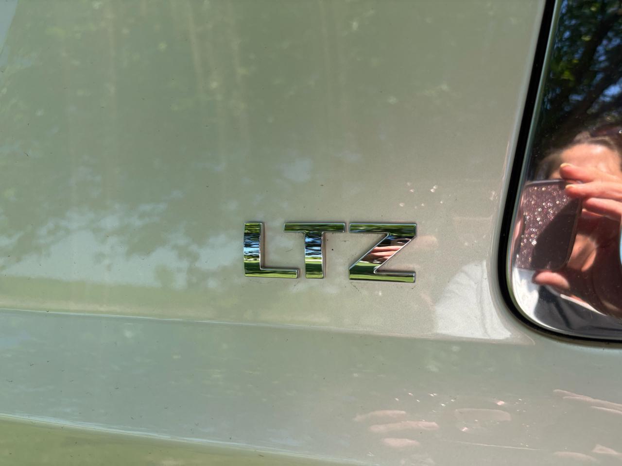 Chevrolet Suburban 4WD 4dr LTZ 2015