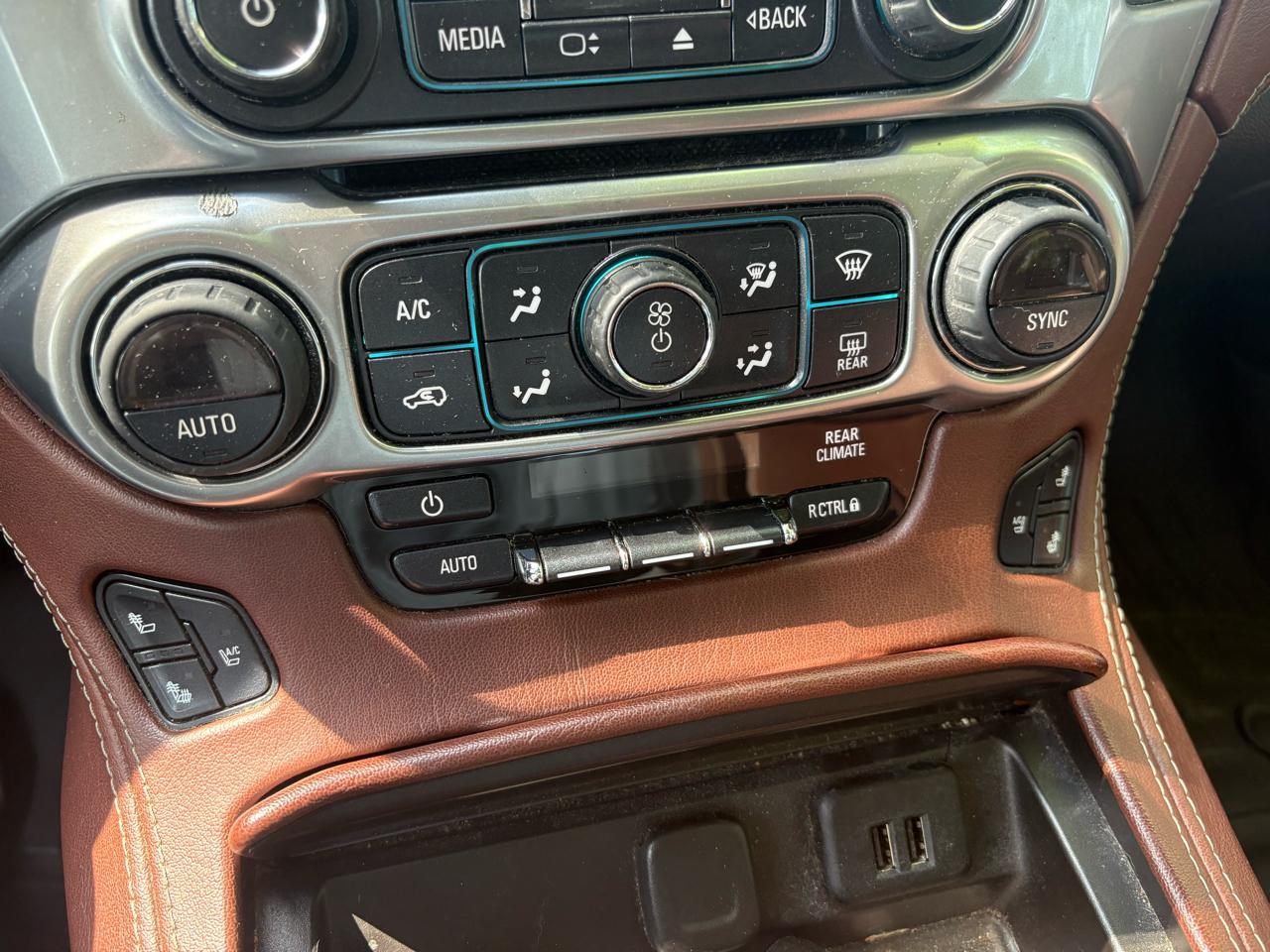 Chevrolet Suburban 4WD 4dr LTZ 2015