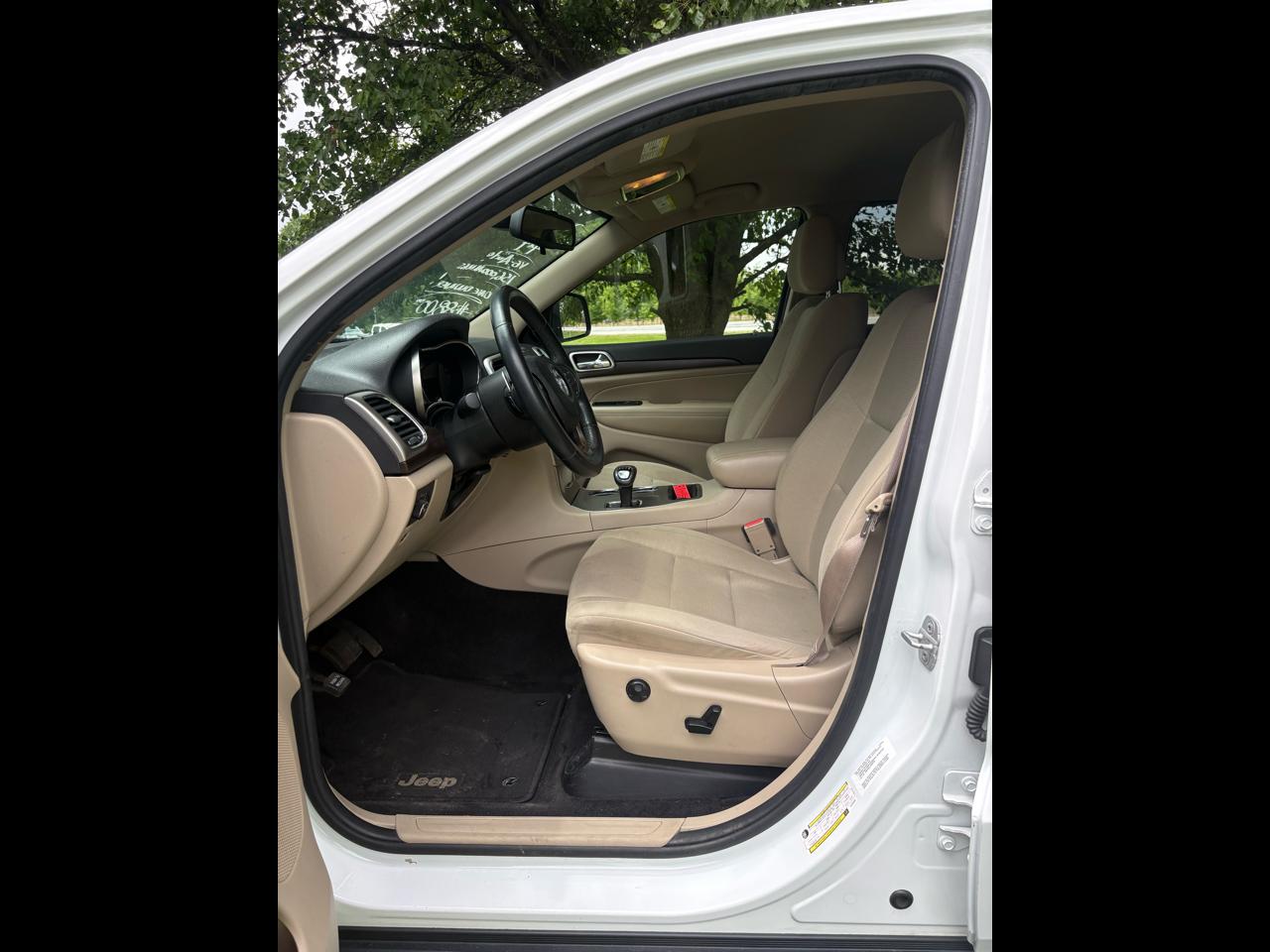 2014 Jeep Grand Cherokee 4WD 4dr Laredo