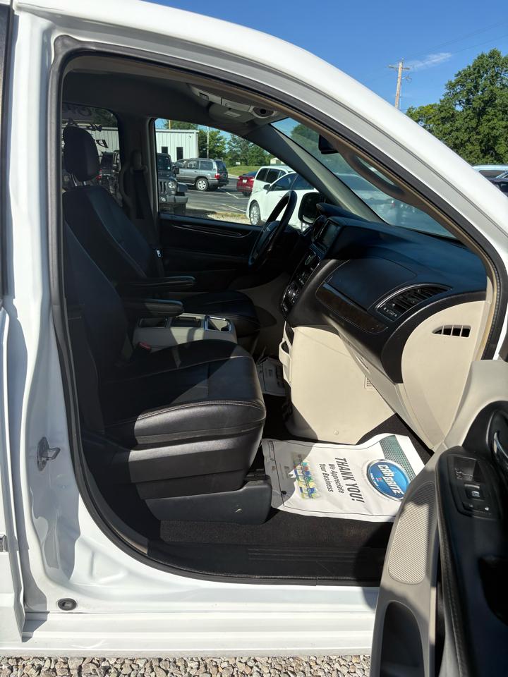 Chrysler Town & Country 4dr Wgn Touring 2016