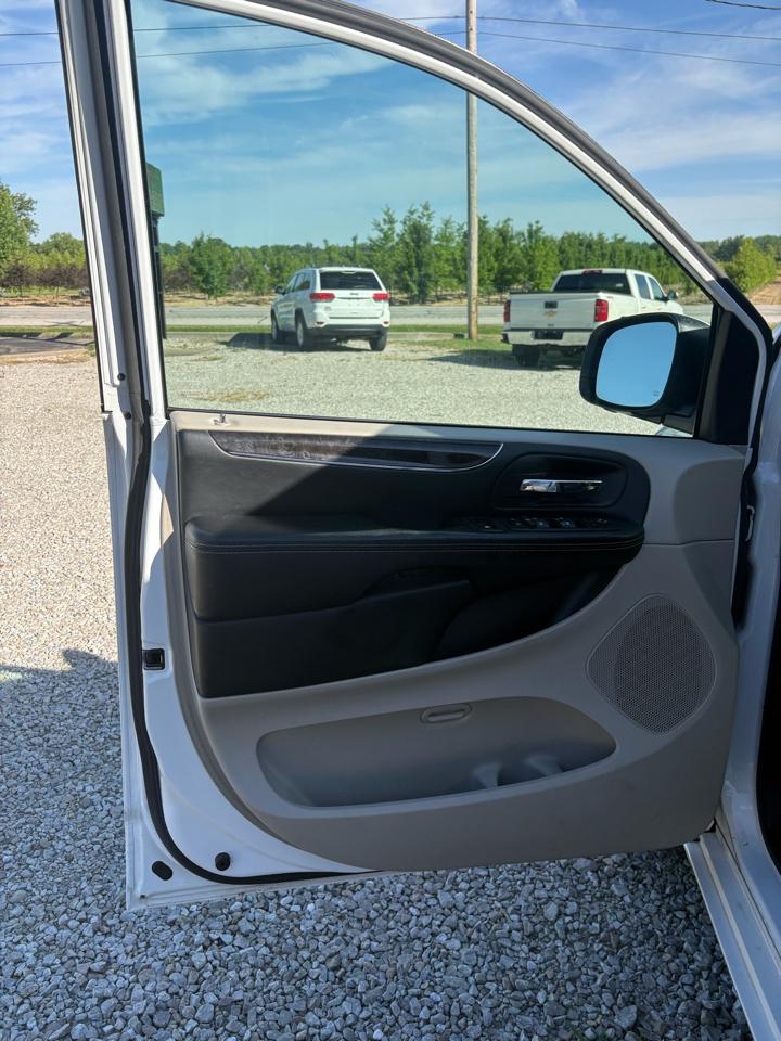Chrysler Town & Country 4dr Wgn Touring 2016