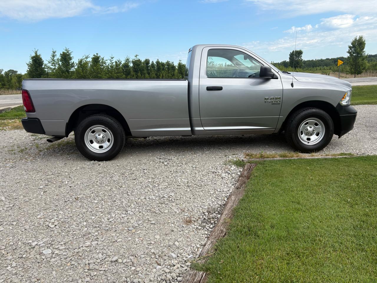 RAM 1500 Classic Tradesman 4x2 Reg Cab 8' Box 2019