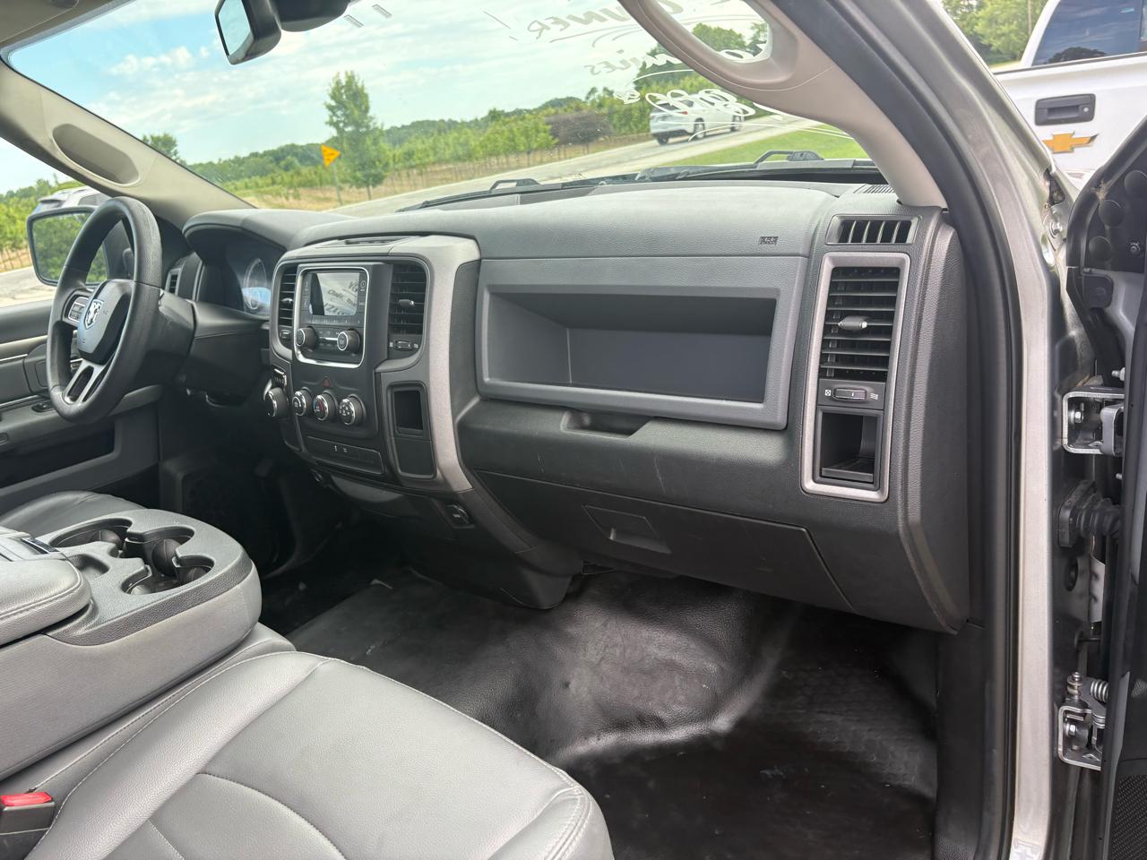 RAM 1500 Classic Tradesman 4x2 Reg Cab 8' Box 2019
