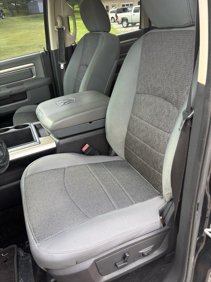 RAM 1500 4WD Crew Cab 140.5" Big Horn 2014