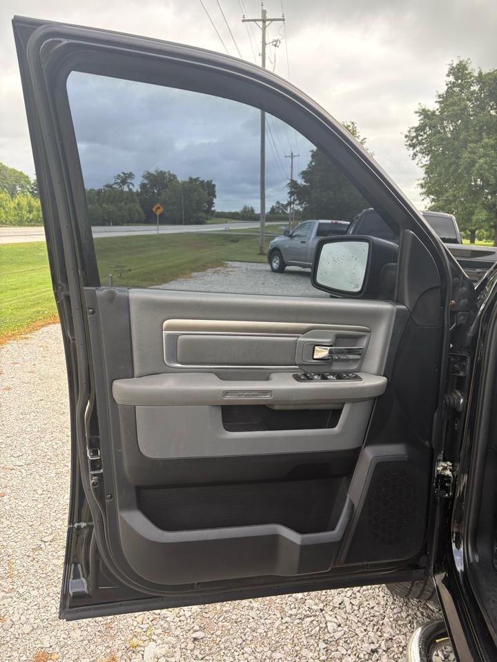 RAM 1500 4WD Crew Cab 140.5" Big Horn 2014