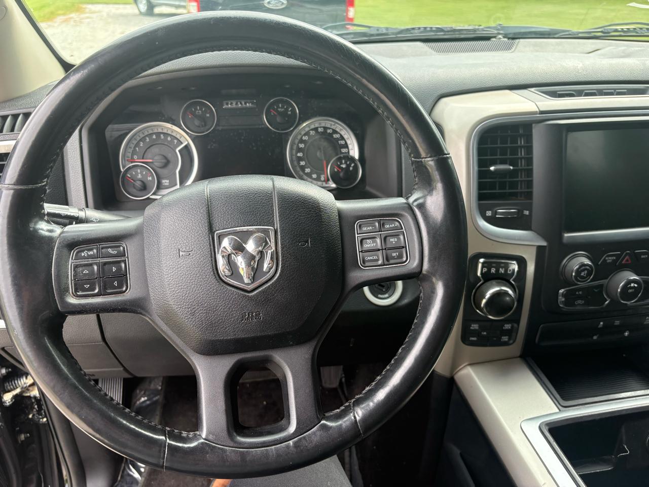 RAM 1500 4WD Crew Cab 140.5" Big Horn 2014